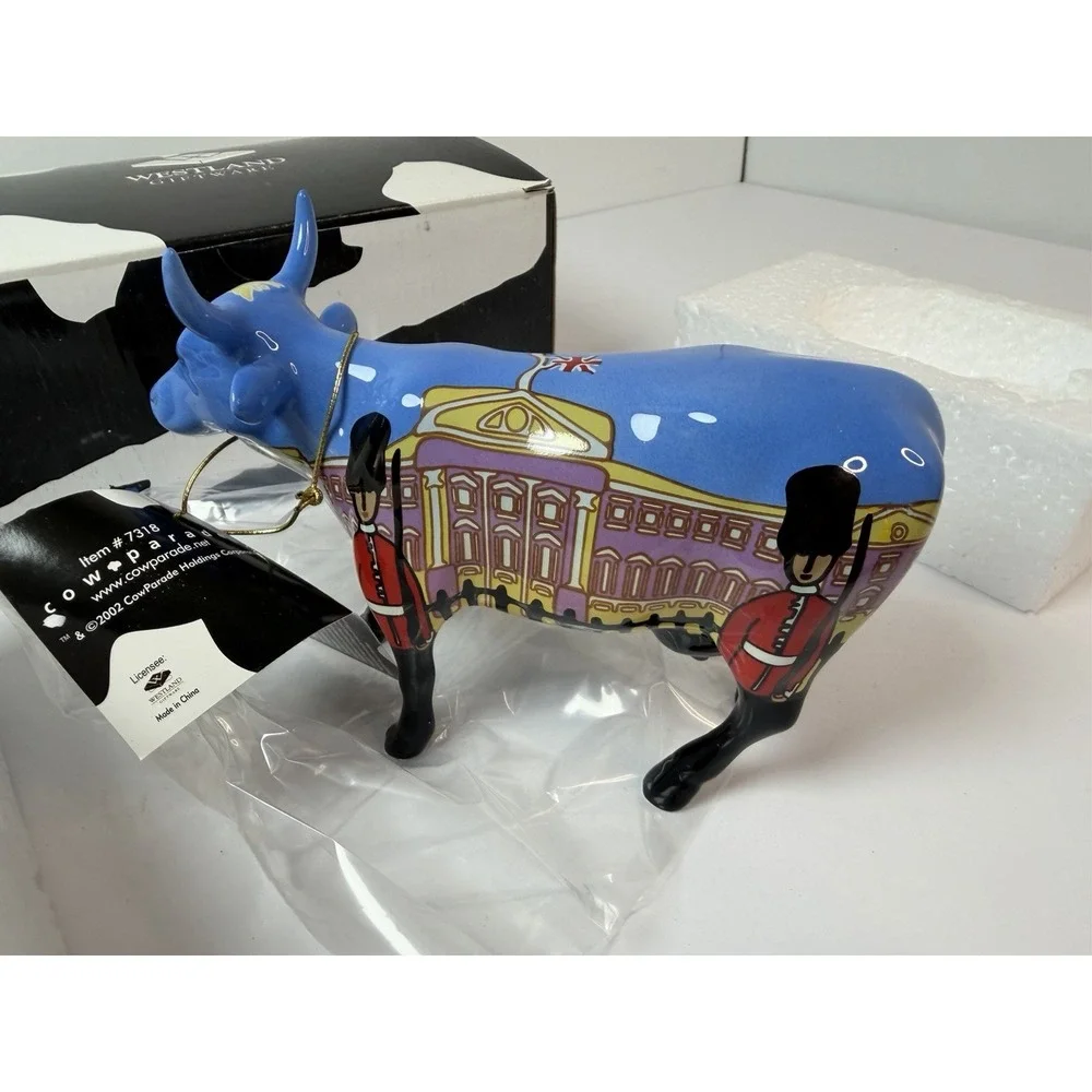 Cow Parade 6004 Bovingham Palace London 2002 Figurine with Box Tag